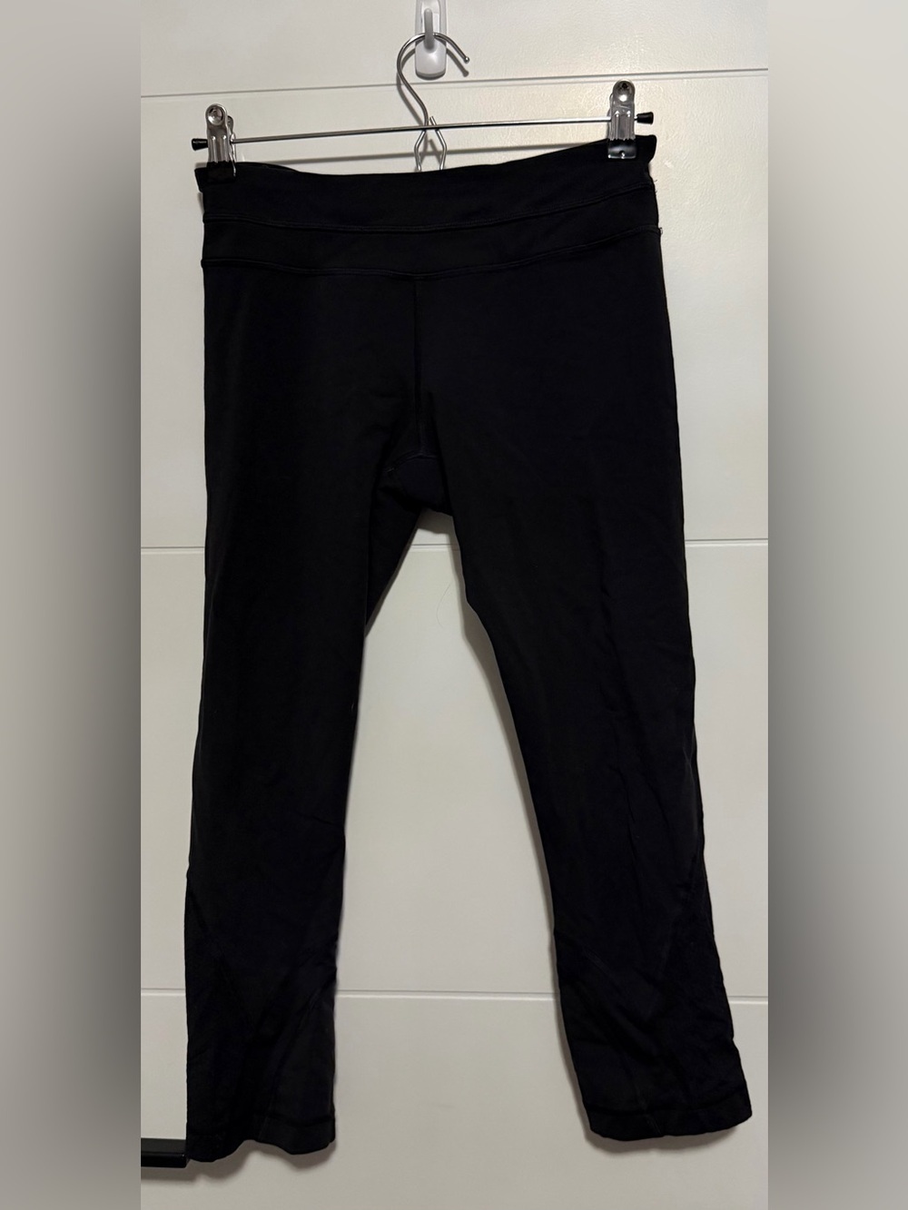 Lululemon: Cropped Leggings- Size 6 (Inseam approx 22in)